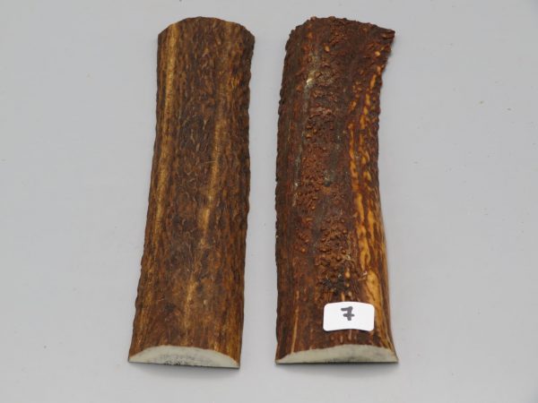 Piastrina in corna di cervo europeo 184x42x10 mm.