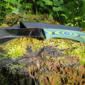 Coltello SKINNER con manico in micarta blu/pistacchio