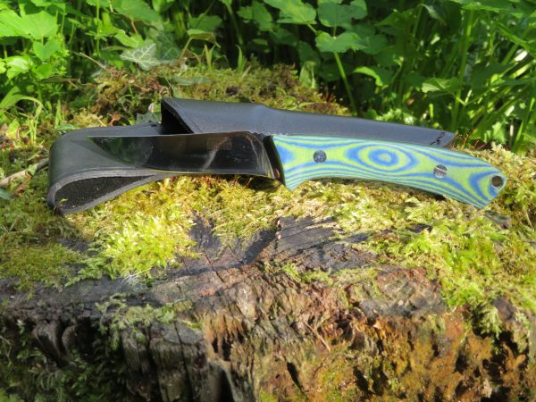 Coltello SKINNER con manico in micarta blu/pistacchio