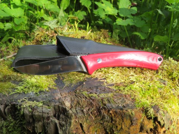 Coltello SKINNER con manico in micarta rossa