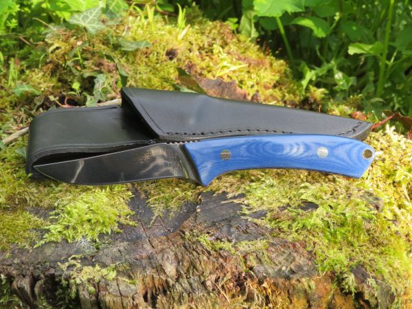 Coltello SKINNER con manico in micarta blu