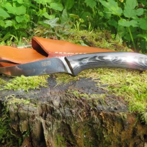 Coltello SKINNER con manico in micarta nera