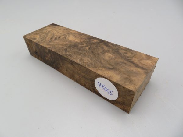 Quadrotto in legno Noce radicato 120x38x23 mm.