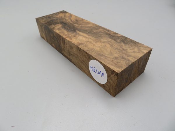 Quadrotto in legno Noce radicato 120x38x23 mm.