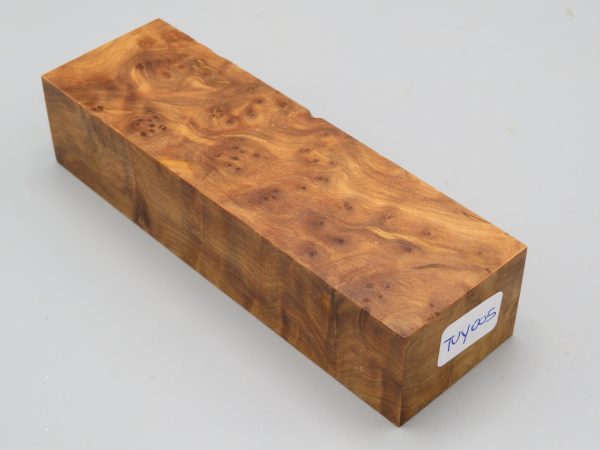 Quadrotto in legno Thuja 130x40x25 mm.