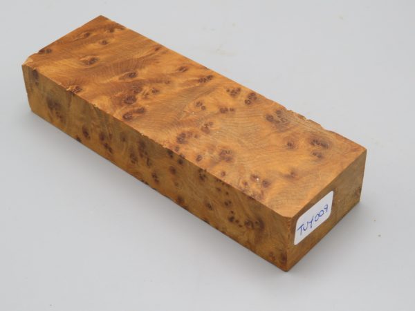 Quadrotto in legno Thuja 130x40x25 mm.