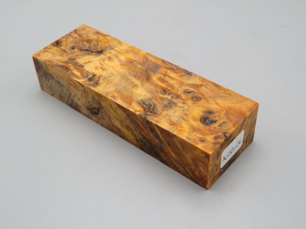 Blocchetto in radica di acero stabilizzato 125x42x26 mm.