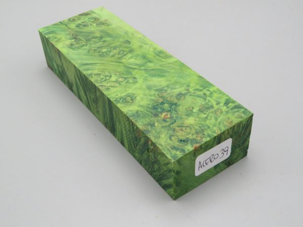 Blocchetto in radica di acero stabilizzato 125x42x26 mm.