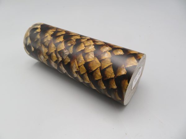 Blocchetto di resina e pigna 125x45 mm.