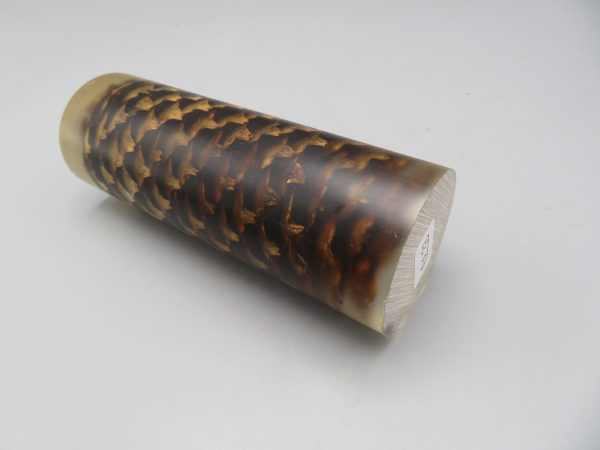 Blocchetto di resina e pigna 125x45 mm.