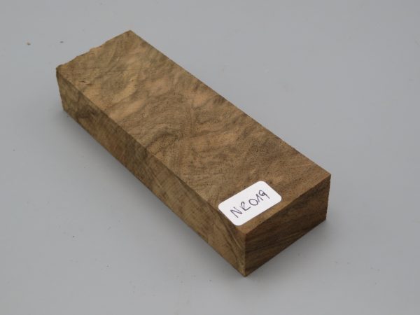 Quadrotto in legno Noce radicato 120x38x23 mm.