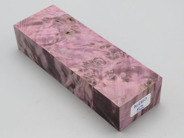 Blocchetto in radica di acero stabilizzato 125x42x26 mm.
