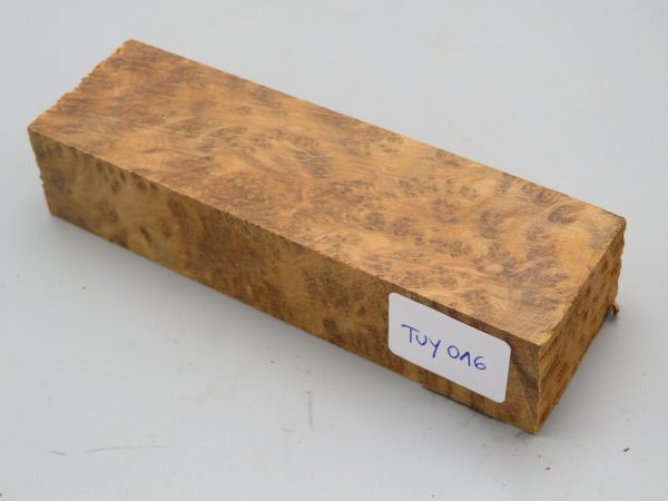 Quadrotto in legno Thuja 130x40x25 mm.