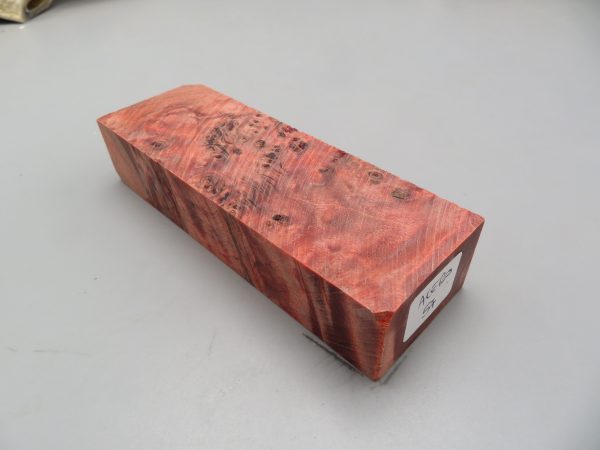 Blocchetto in radica di acero stabilizzato 125x42x26 mm.