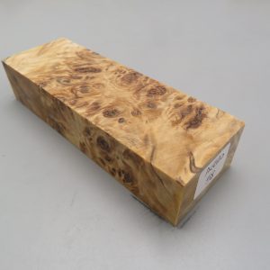 Blocchetto in radica di acero stabilizzato 125x42x26 mm.