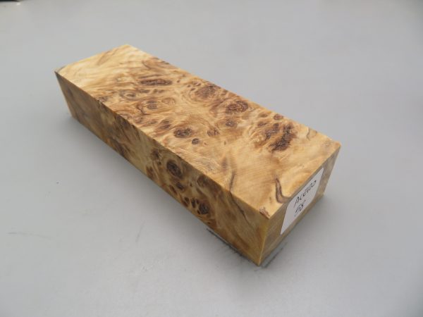Blocchetto in radica di acero stabilizzato 125x42x26 mm.
