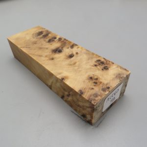 Blocchetto in radica di acero stabilizzato 125x42x26 mm.