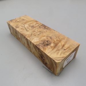 Blocchetto in radica di acero stabilizzato 125x42x26 mm.