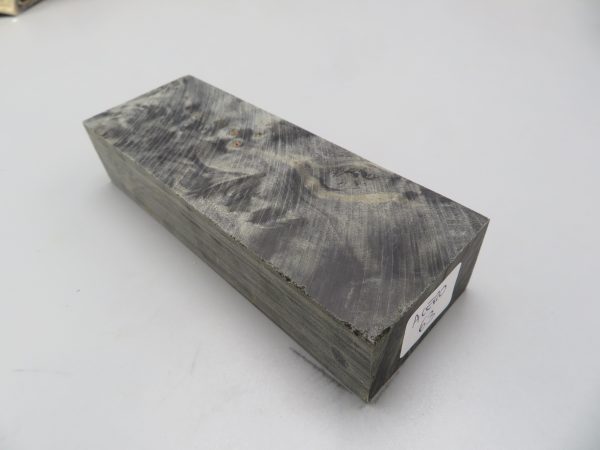 Blocchetto in radica di acero stabilizzato 125x42x26 mm.