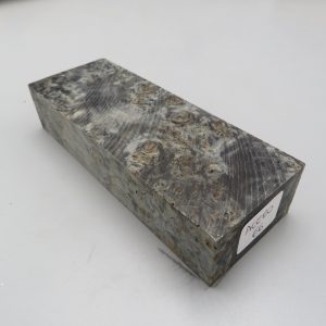 Blocchetto in radica di acero stabilizzato 125x42x26 mm.
