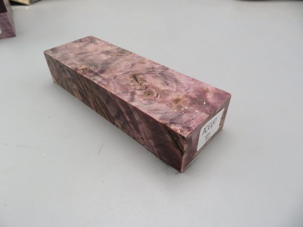 Blocchetto in radica di acero stabilizzato 125x42x26 mm.