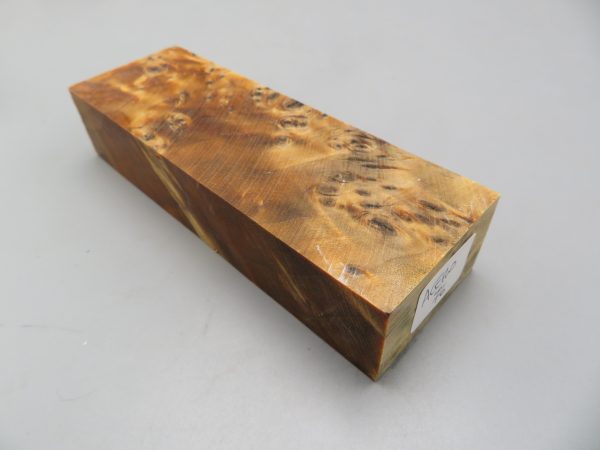 Blocchetto in radica di acero stabilizzato 125x42x26 mm.