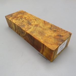 Blocchetto in radica di acero stabilizzato 125x42x26 mm.