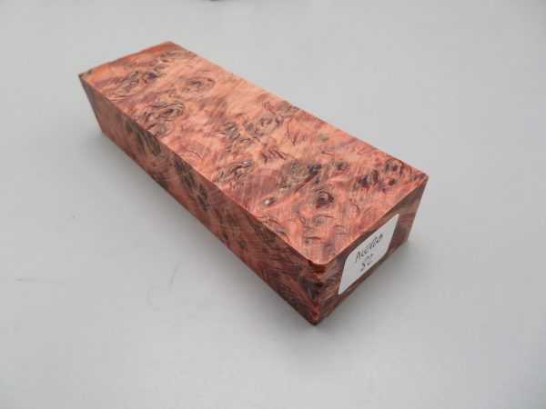 Blocchetto in radica di acero stabilizzato 125x42x26 mm.