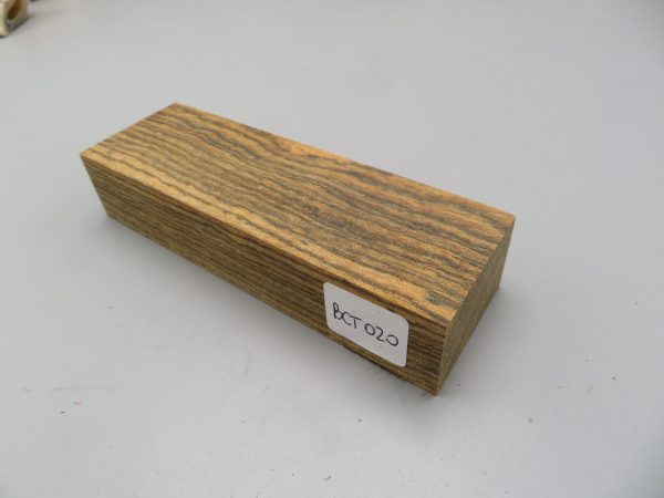 Quadrotto in legno Bocote 120x38x23 mm.