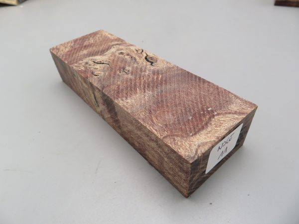Blocchetto in radica di noce stabilizzata 125x42x26 mm.