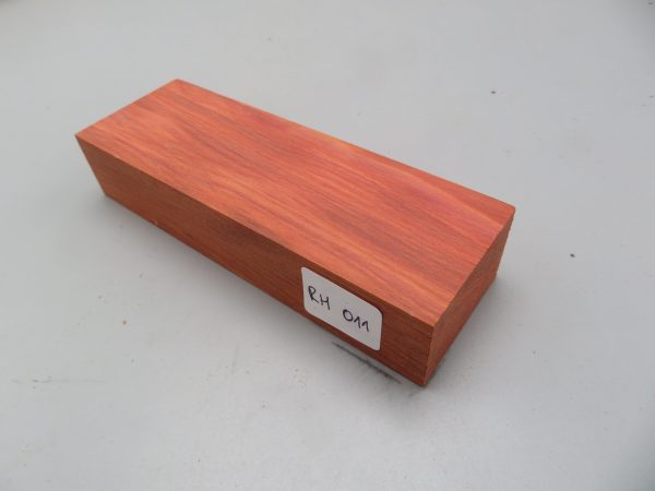 Quadrotto in legno Redheart 120x38x23 mm.