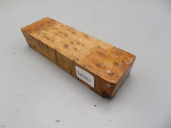 Quadrotto in legno Thuja 130x40x25 mm.