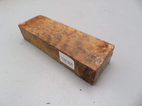 Quadrotto in legno Thuja 130x40x25 mm.