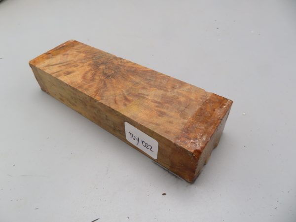 Quadrotto in legno Thuja 130x40x25 mm.