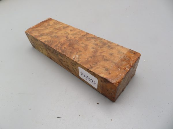 Quadrotto in legno Thuja 130x40x25 mm.